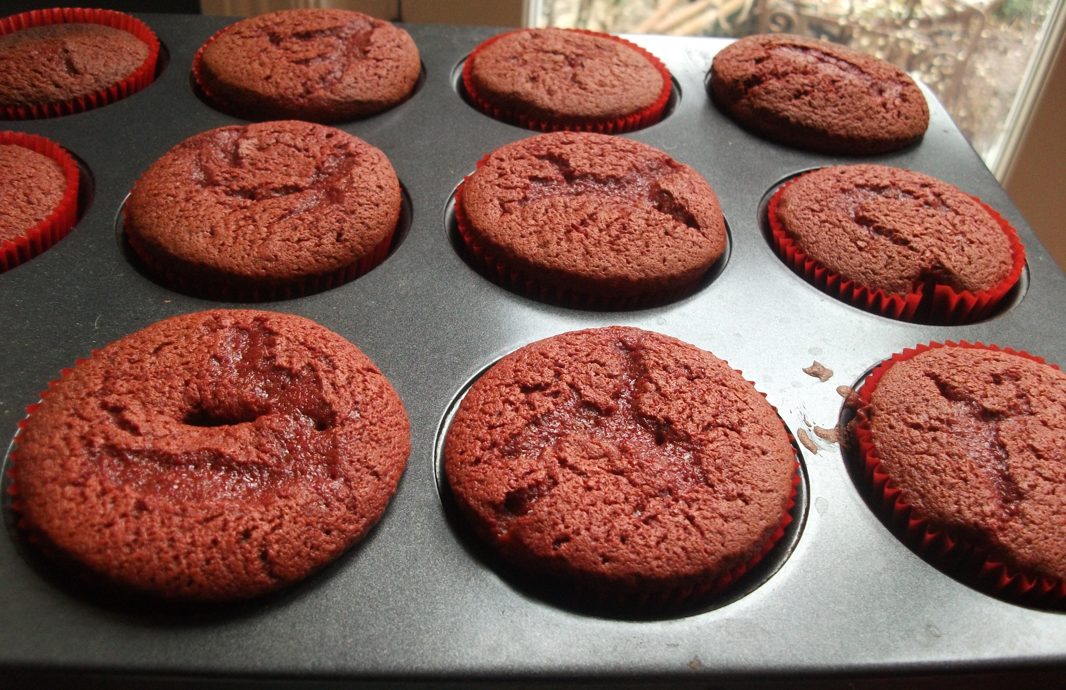 hummingbird bakery red velvet cake recipe: Baked Red Velvet Cupcakes in